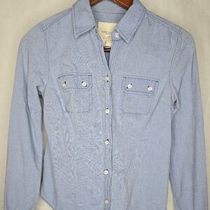 American Eagle Button-up Shirt Light Wash Blue Chambray Tailored Fit Long Sleeve